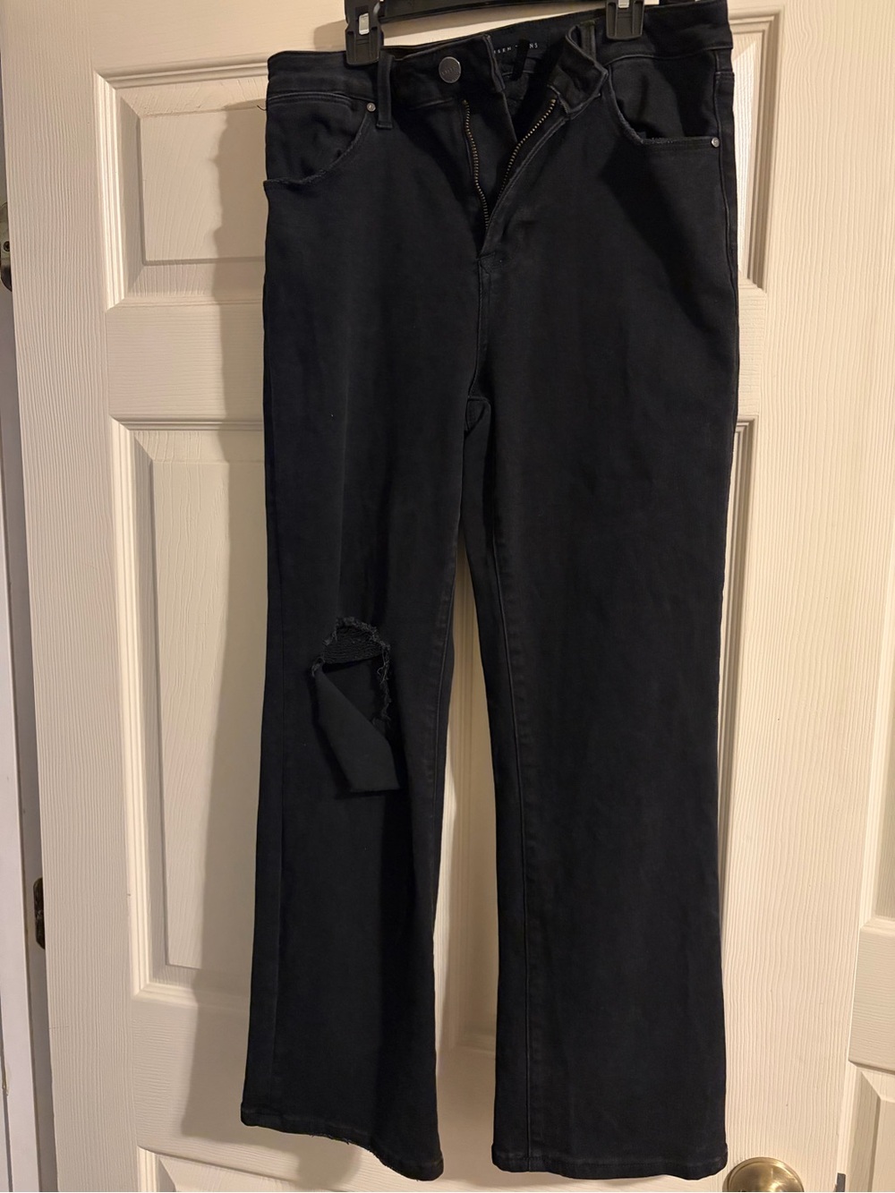 Women's Black Cropped Straight-Leg Jeans